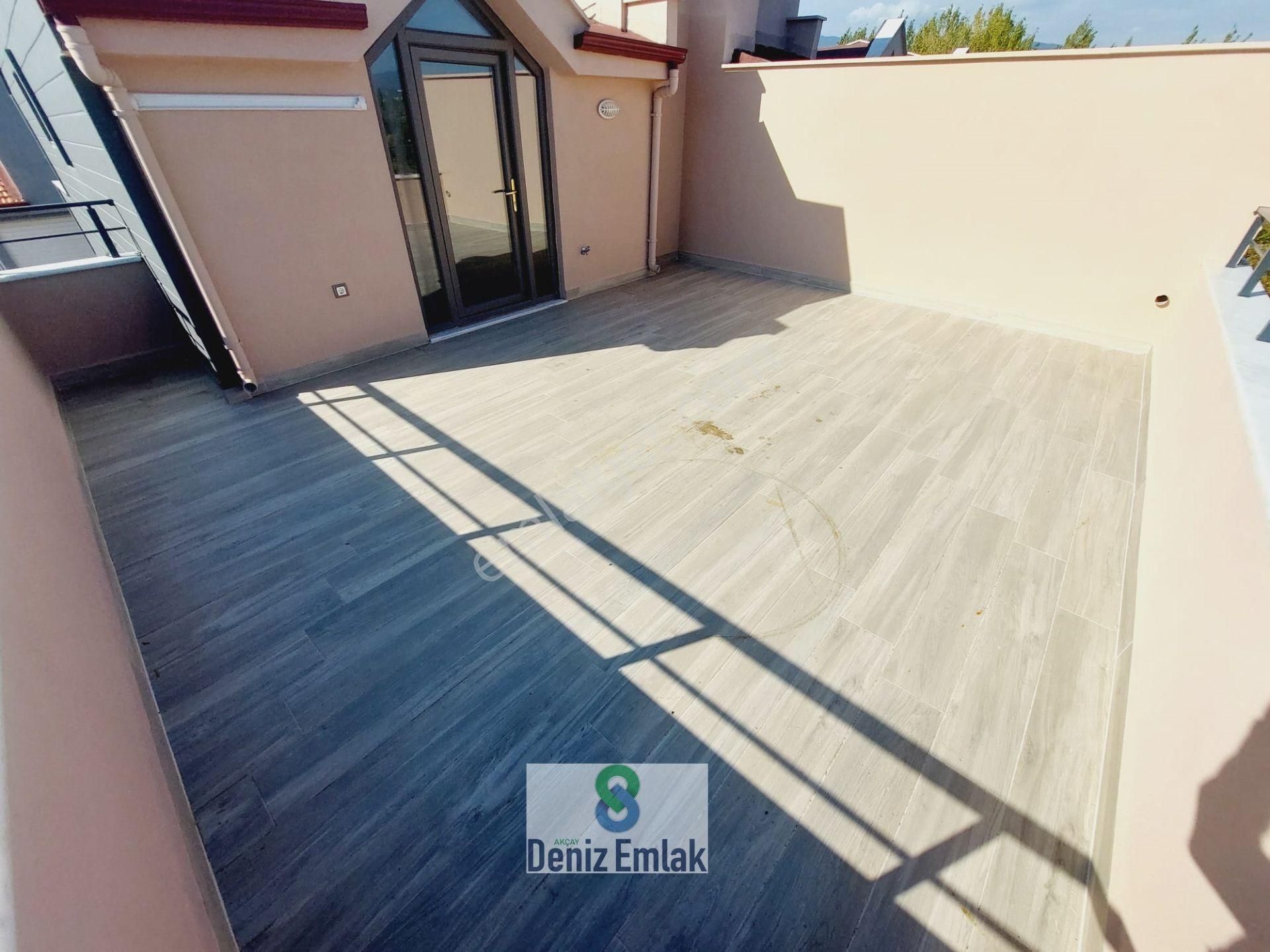 Denizden Akçayda Öncephe Asansörlü Yeni Satılık 3+1 Dublex Daire.
