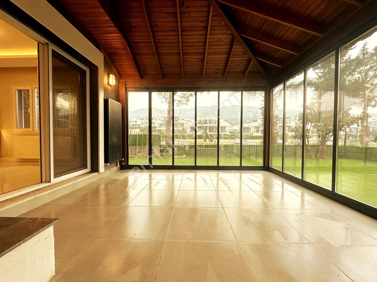 Güzelbahçe Kahramandere Havuzlu Site De 4+1 Kiralık Villa