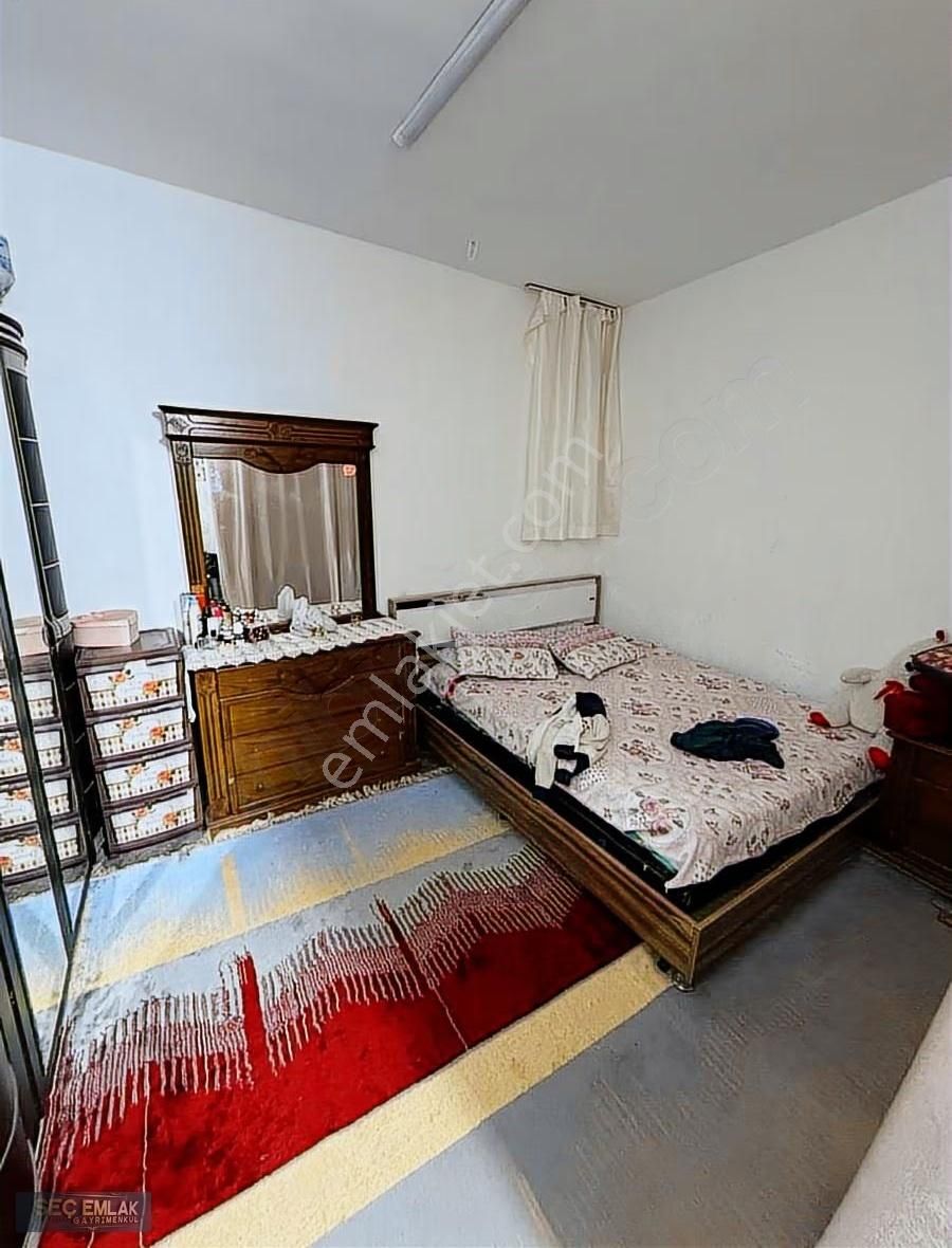 Seç Emlak'tan Fırsat 3 Katlı 100m2 Ev 2350.000tl Kısa Süreliğine - Görsel 15