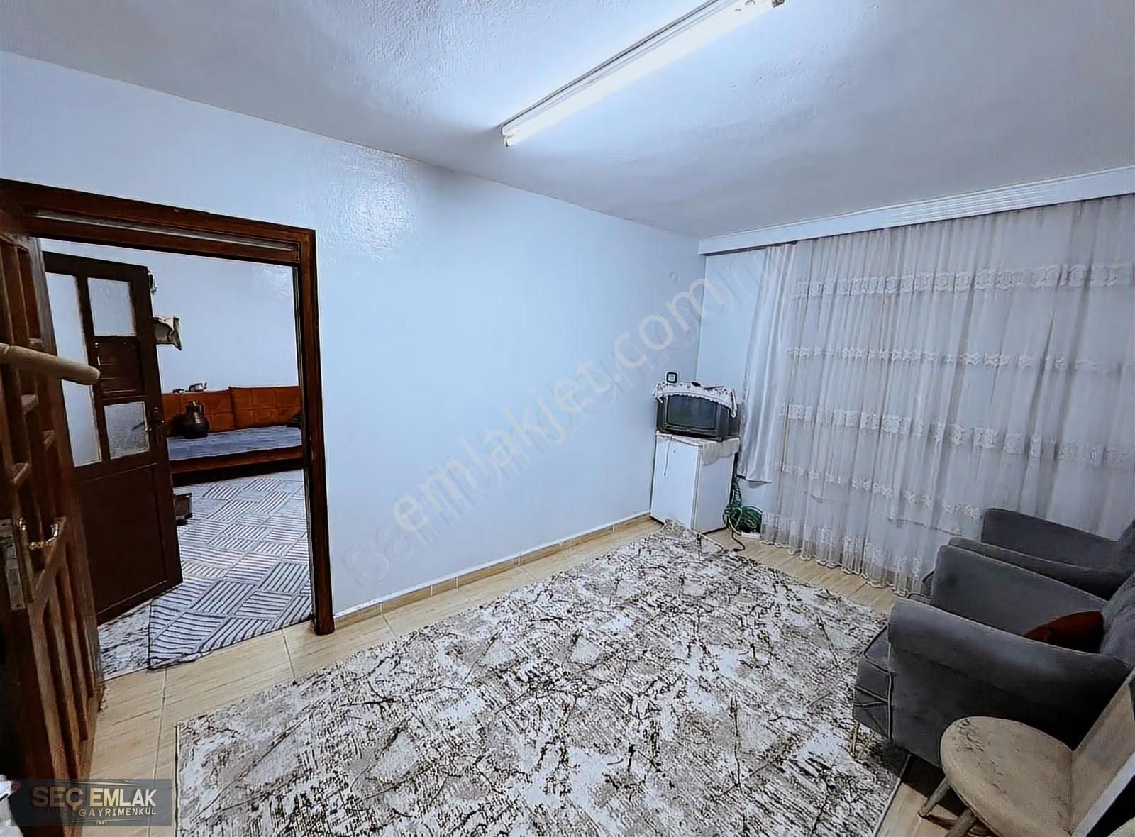 Seç Emlak'tan Fırsat 3 Katlı 100m2 Ev 2350.000tl Kısa Süreliğine - Görsel 17