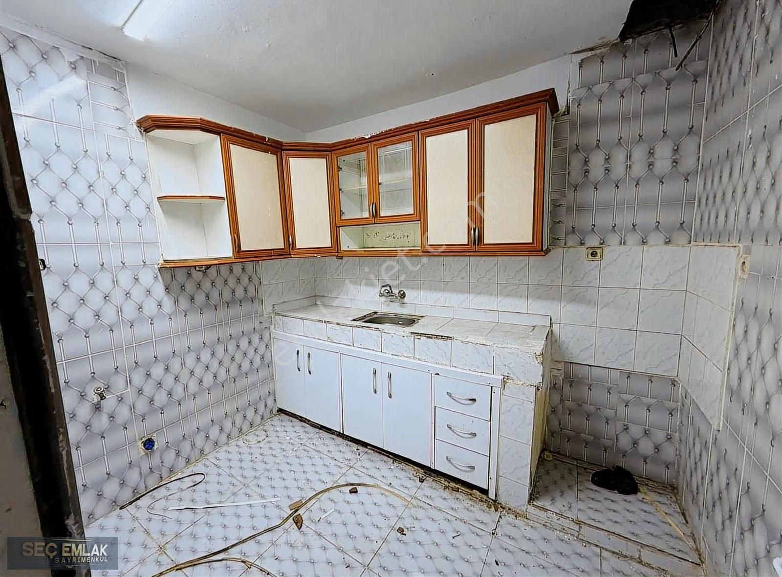 Seç Emlak'tan Fırsat 3 Katlı 100m2 Ev 2350.000tl Kısa Süreliğine - Görsel 5