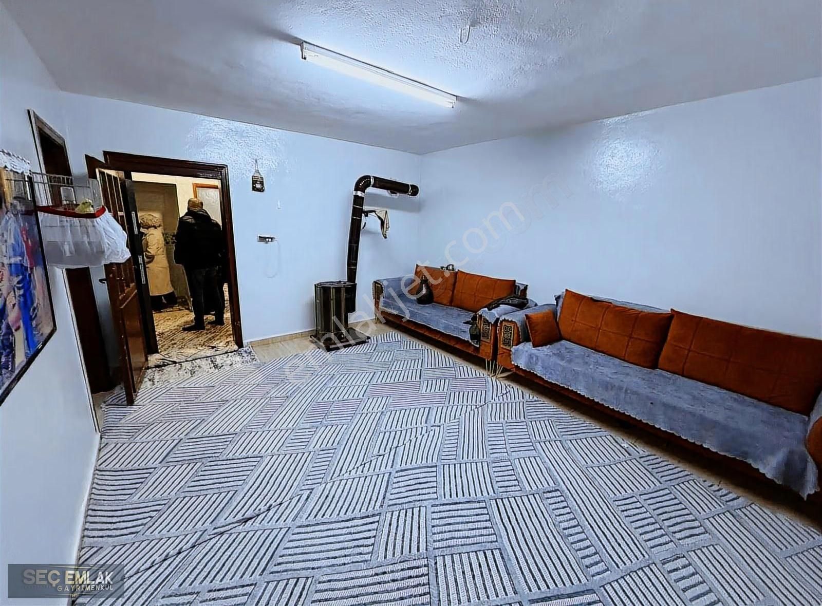 Seç Emlak'tan Fırsat 3 Katlı 100m2 Ev 2350.000tl Kısa Süreliğine - Görsel 22