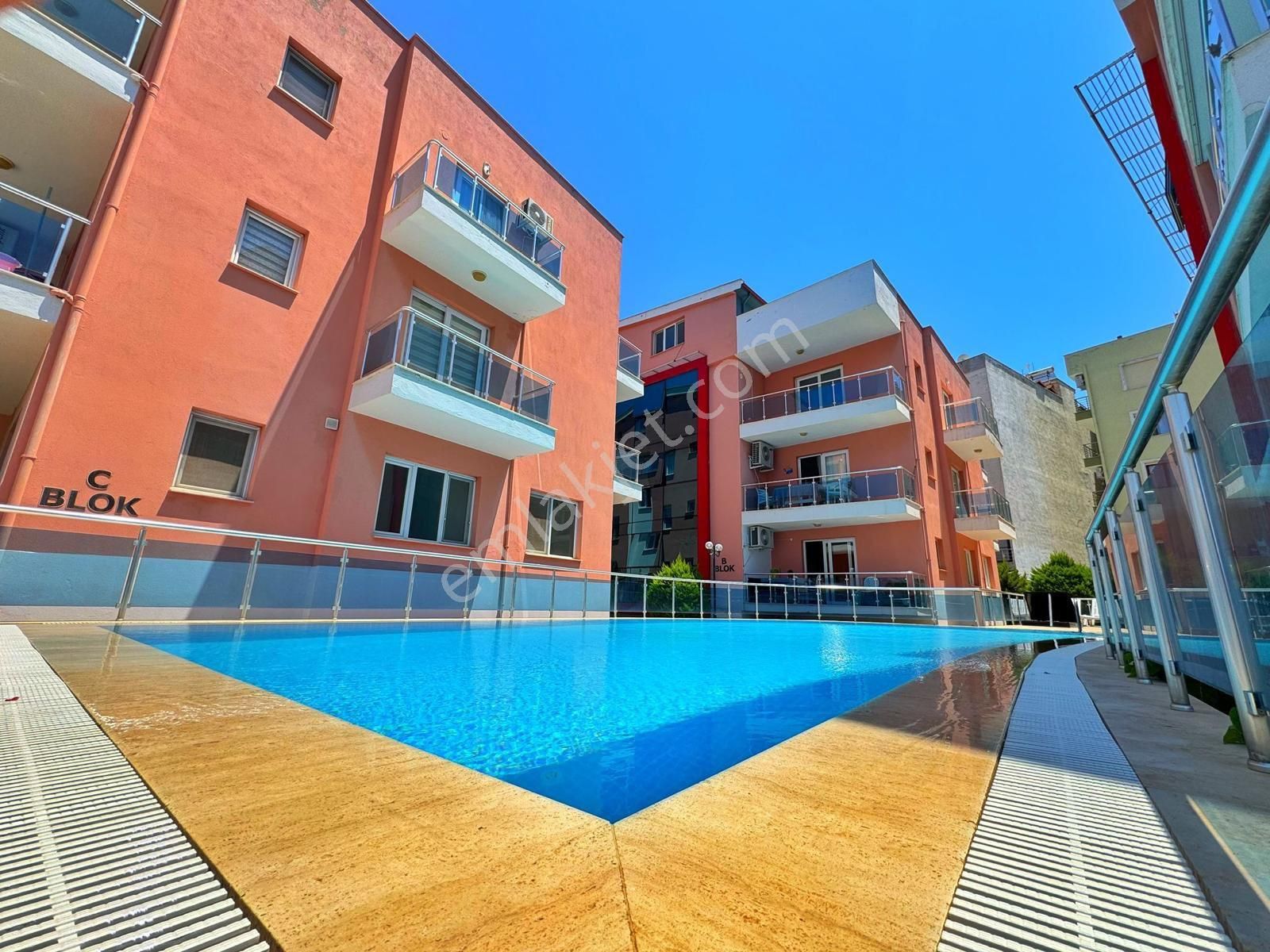 Kuşadası Davutlarda 5+1 Havuzlu Sitede Kiralık Çatı Dublex Daire - Görsel 2
