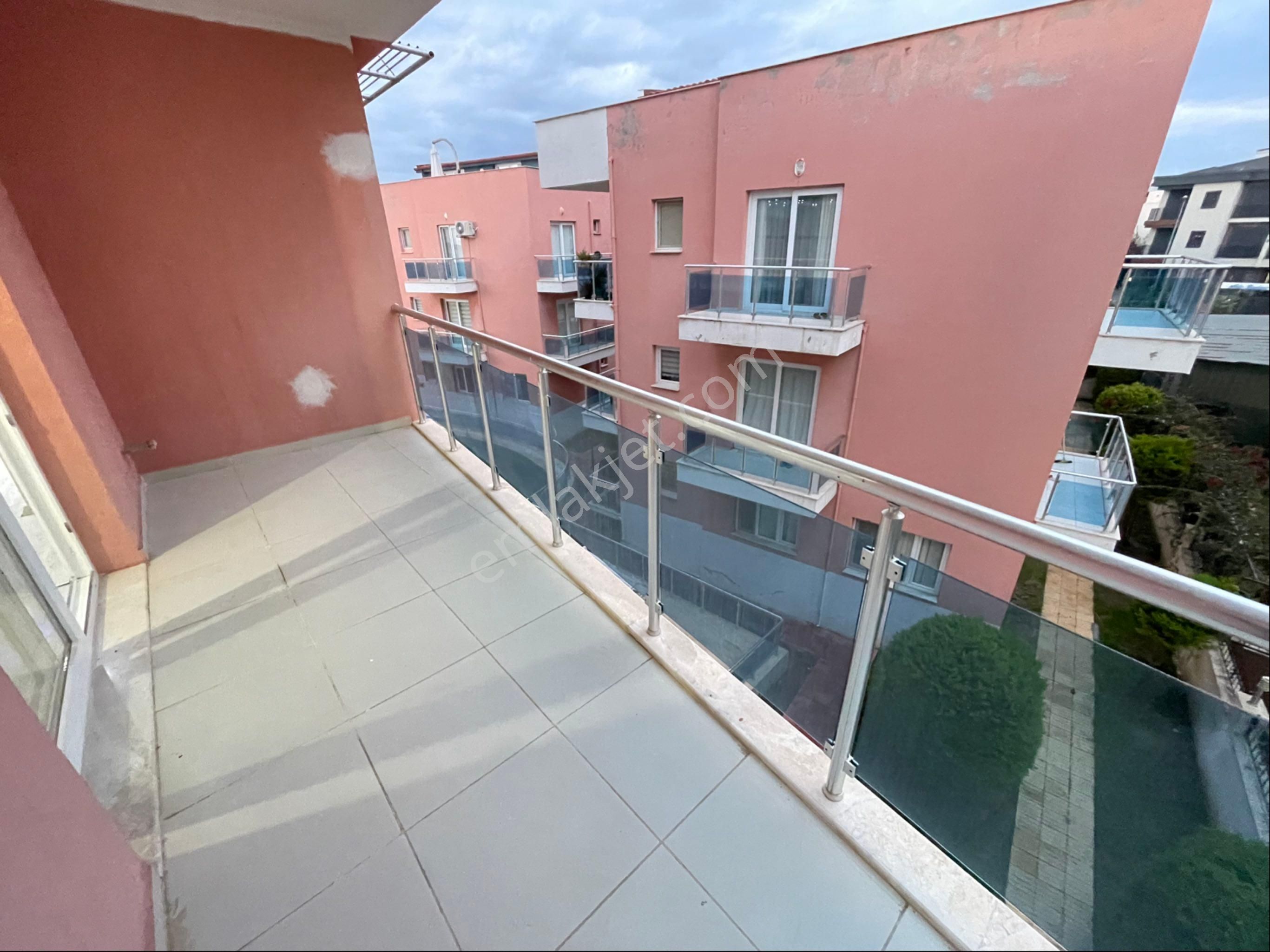 Kuşadası Davutlarda 5+1 Havuzlu Sitede Kiralık Çatı Dublex Daire - Görsel 13