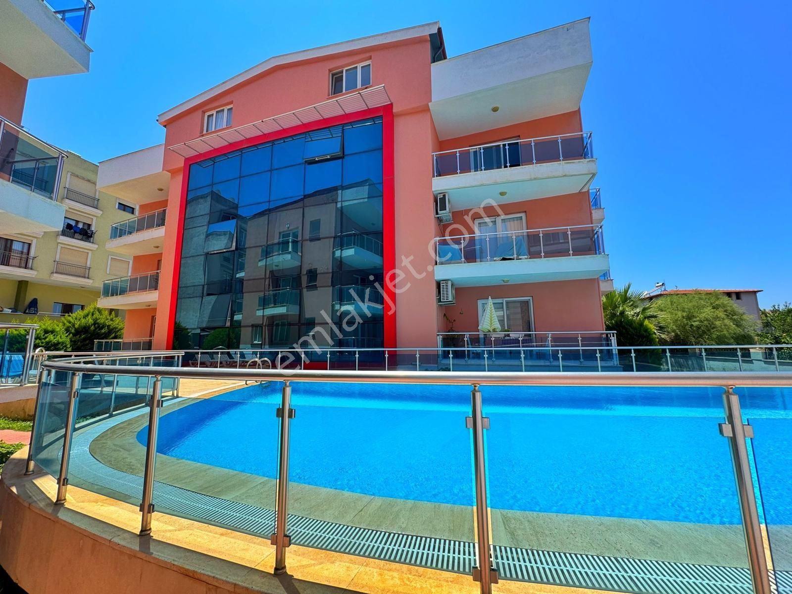 Kuşadası Davutlarda 5+1 Havuzlu Sitede Kiralık Çatı Dublex Daire