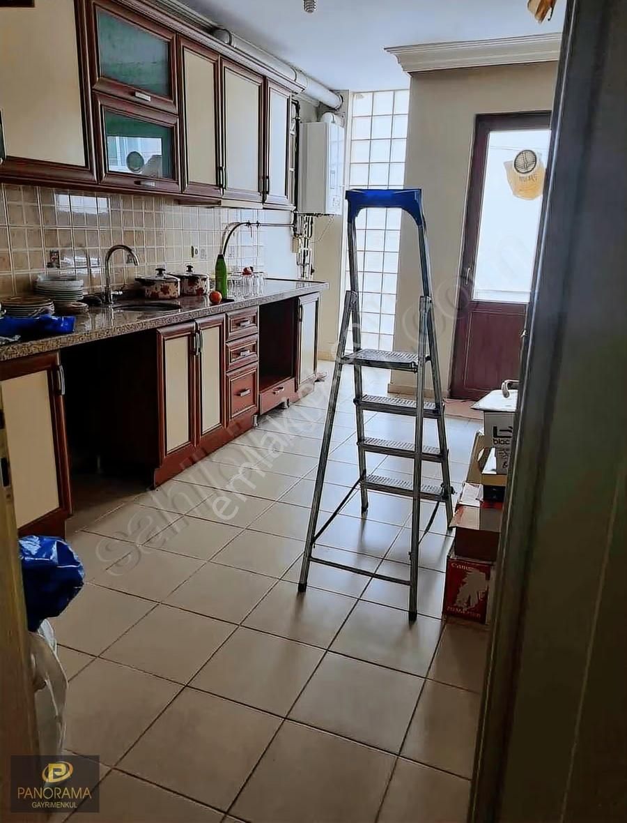 Ümraniye Çarşı Metro Dibinde 3+1 145 M2 Daire