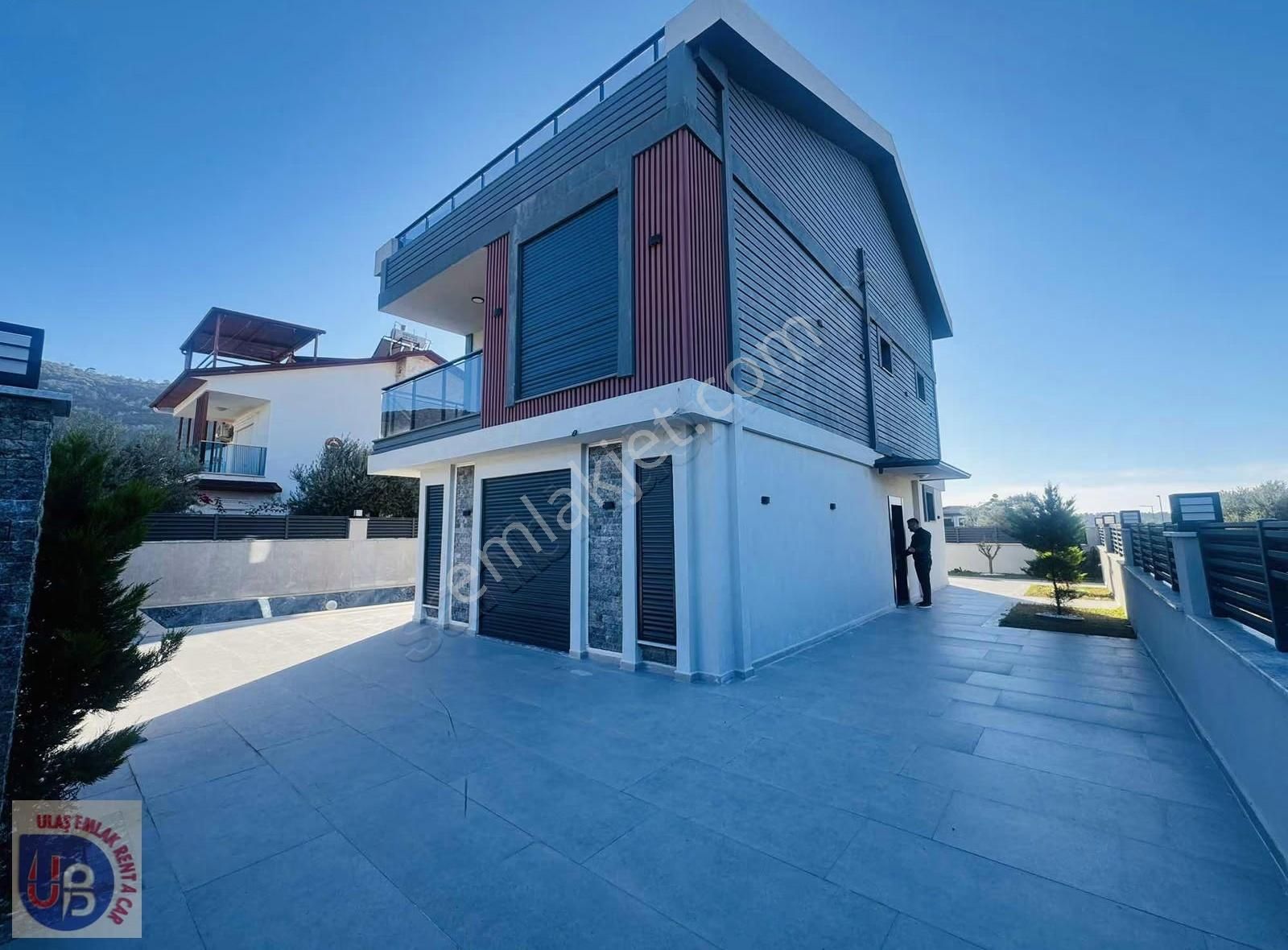Didim Akbük'te Satılık 4 + 1 Triplex Villa