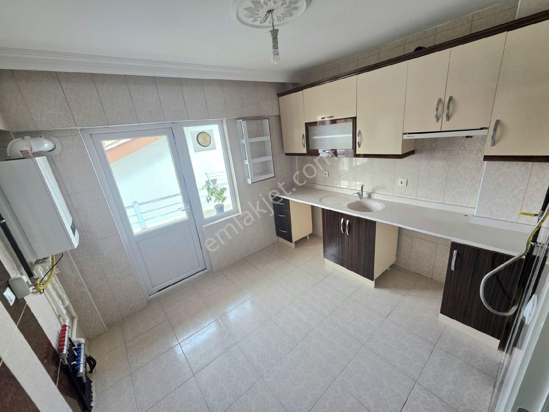 İnce Emlak'tan Yeşilbayır'da Cadde Üstü Açık Cepheliara Kat Satılık Daire