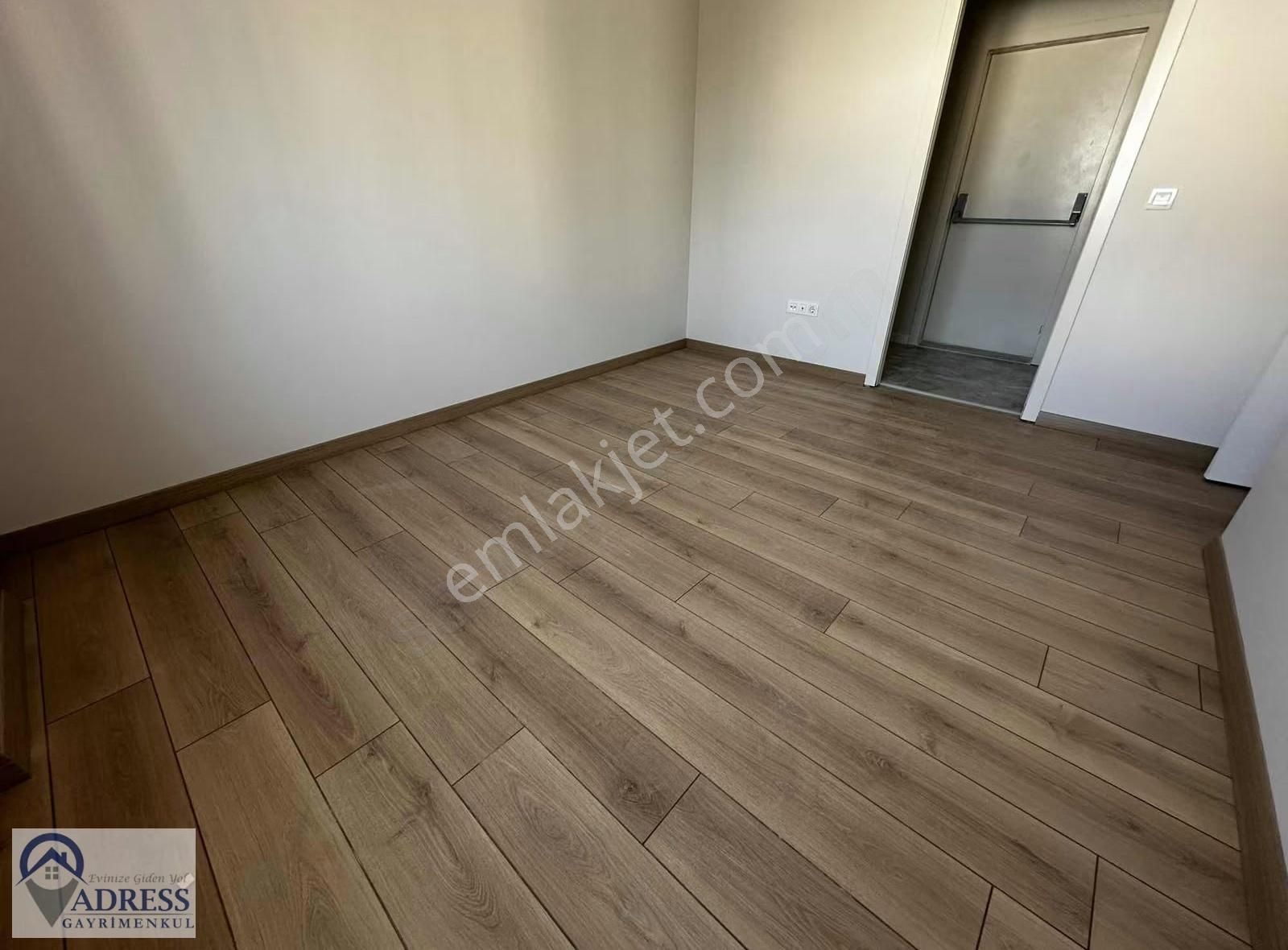 Minübüs Caddesi Üstünde Oturuma Hazır Balkonlu Sıfır 3+1 - Görsel 11