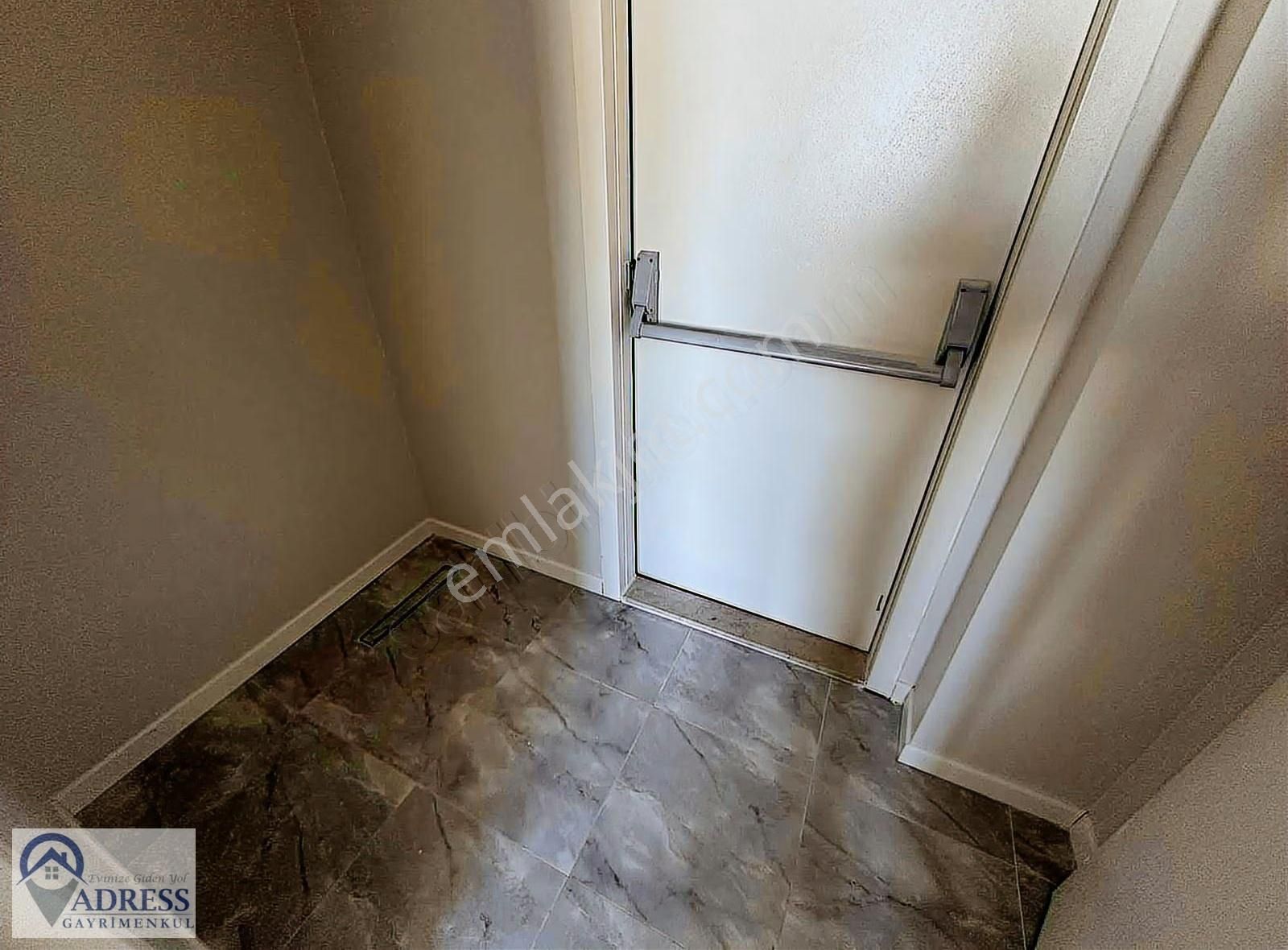 Minübüs Caddesi Üstünde Oturuma Hazır Balkonlu Sıfır 3+1 - Görsel 26