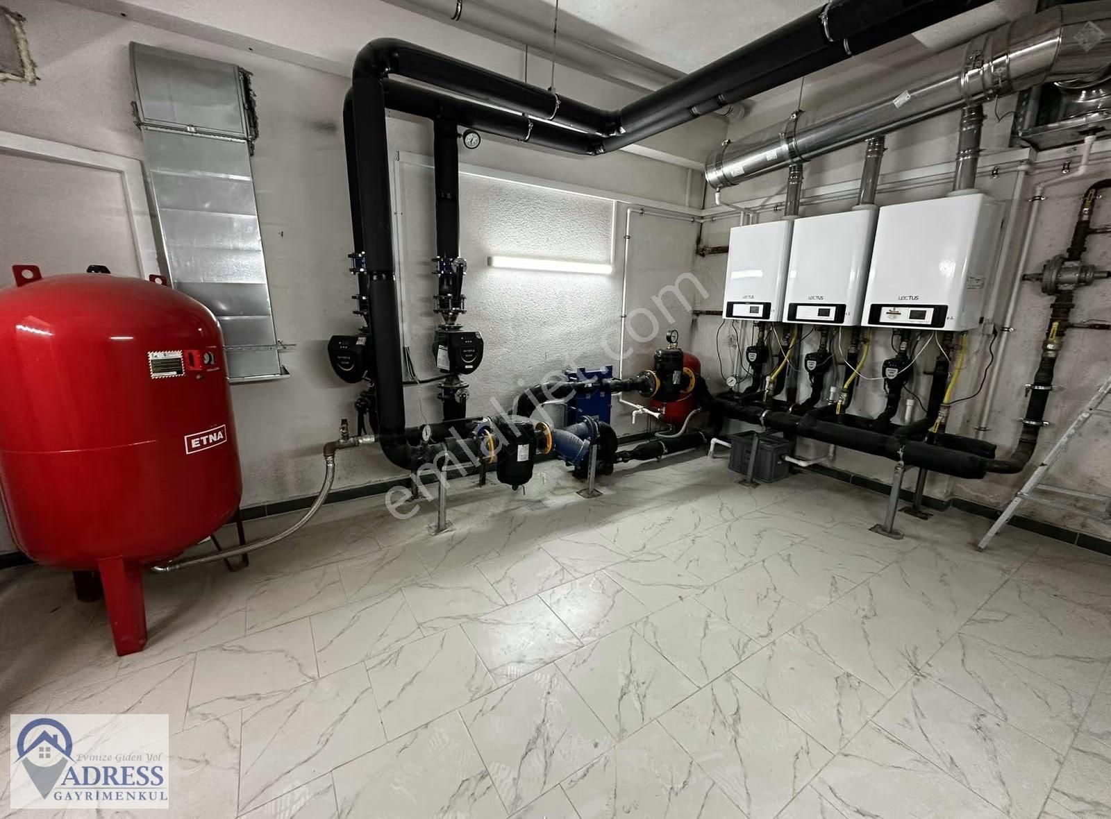 Minübüs Caddesi Üstünde Oturuma Hazır Balkonlu Sıfır 3+1 - Görsel 24