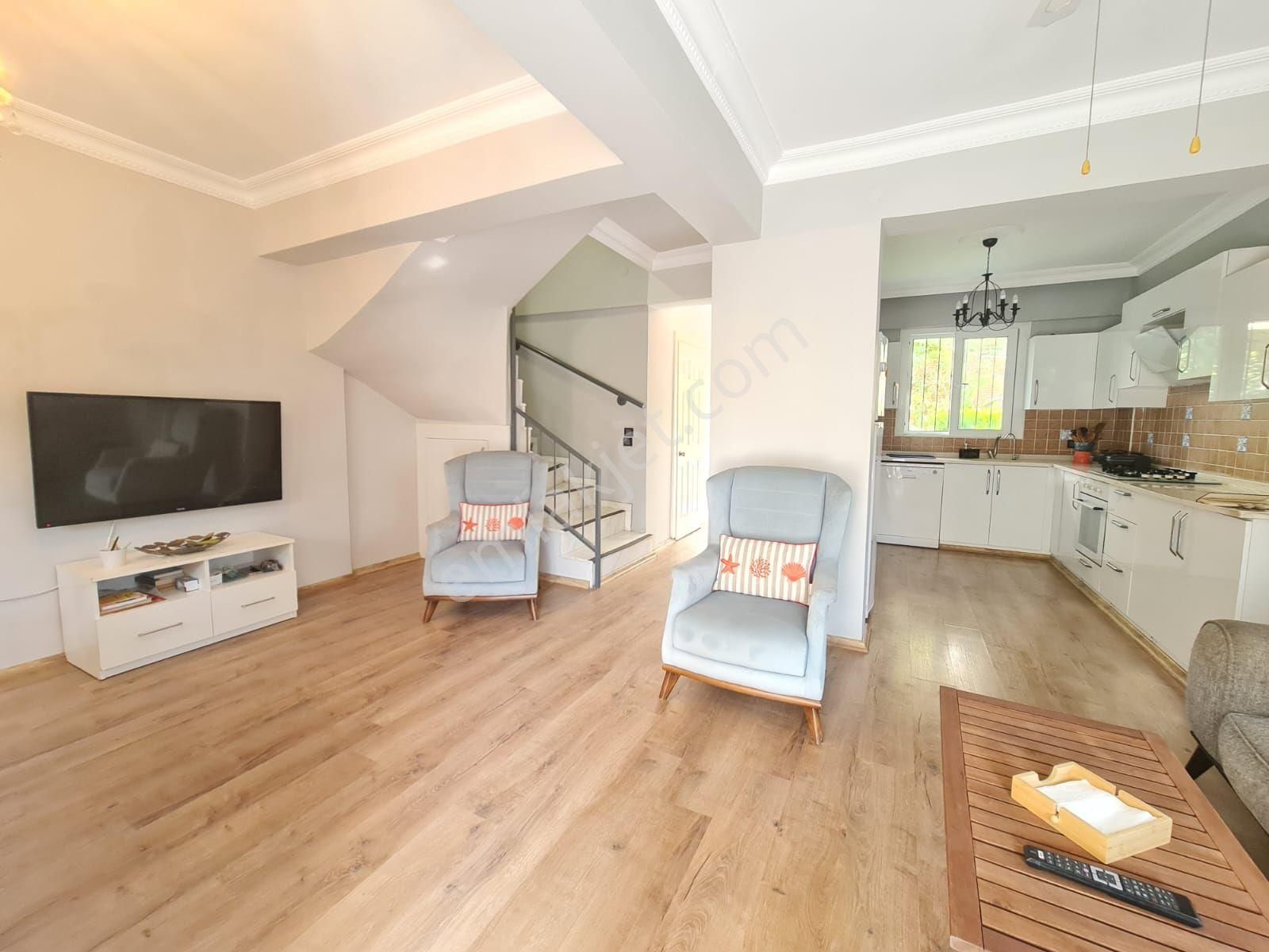 Kuşadası Merkezde Masrafsız Satılık 3+1 Villa - Görsel 2