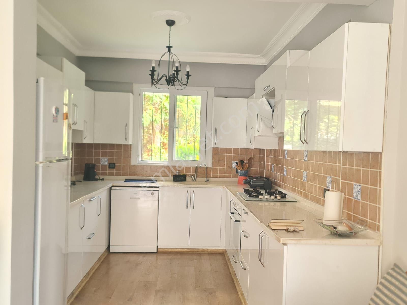 Kuşadası Merkezde Masrafsız Satılık 3+1 Villa - Görsel 4