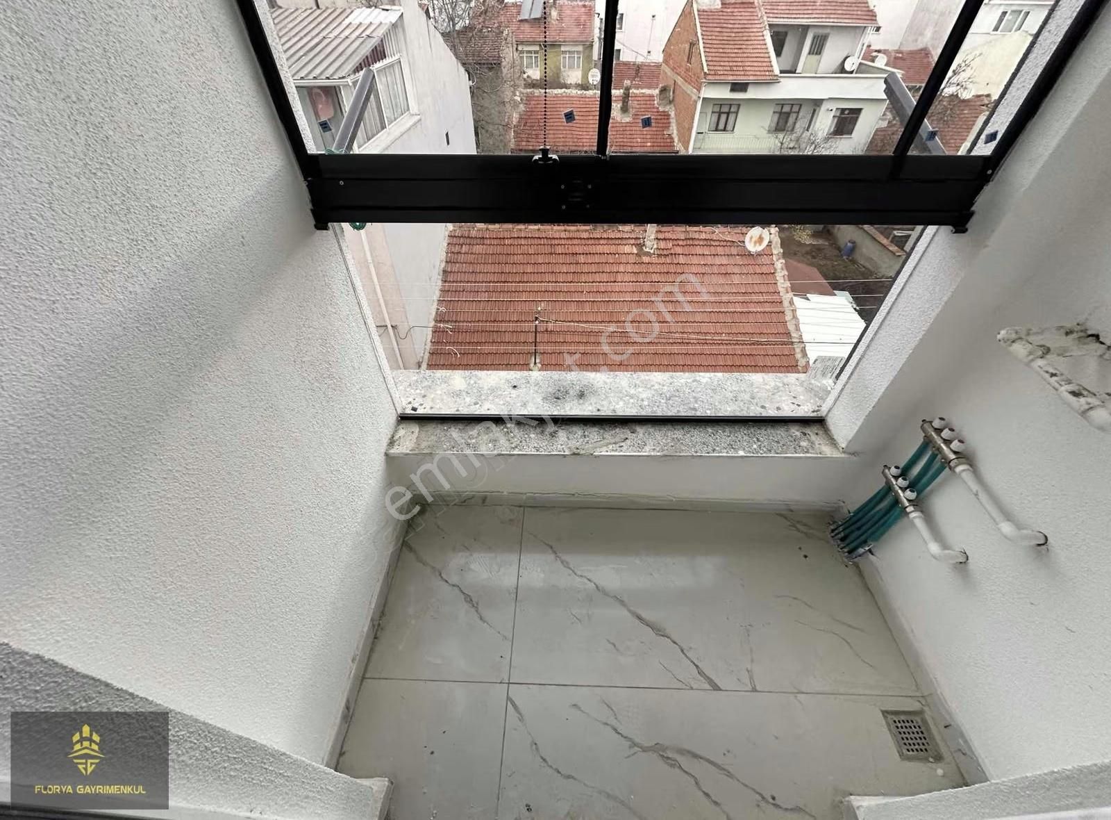 Yerden Isıtmalı Cam Balkonlu Giyinme Odalı Sıfır Geniş 2+0 - Görsel 13