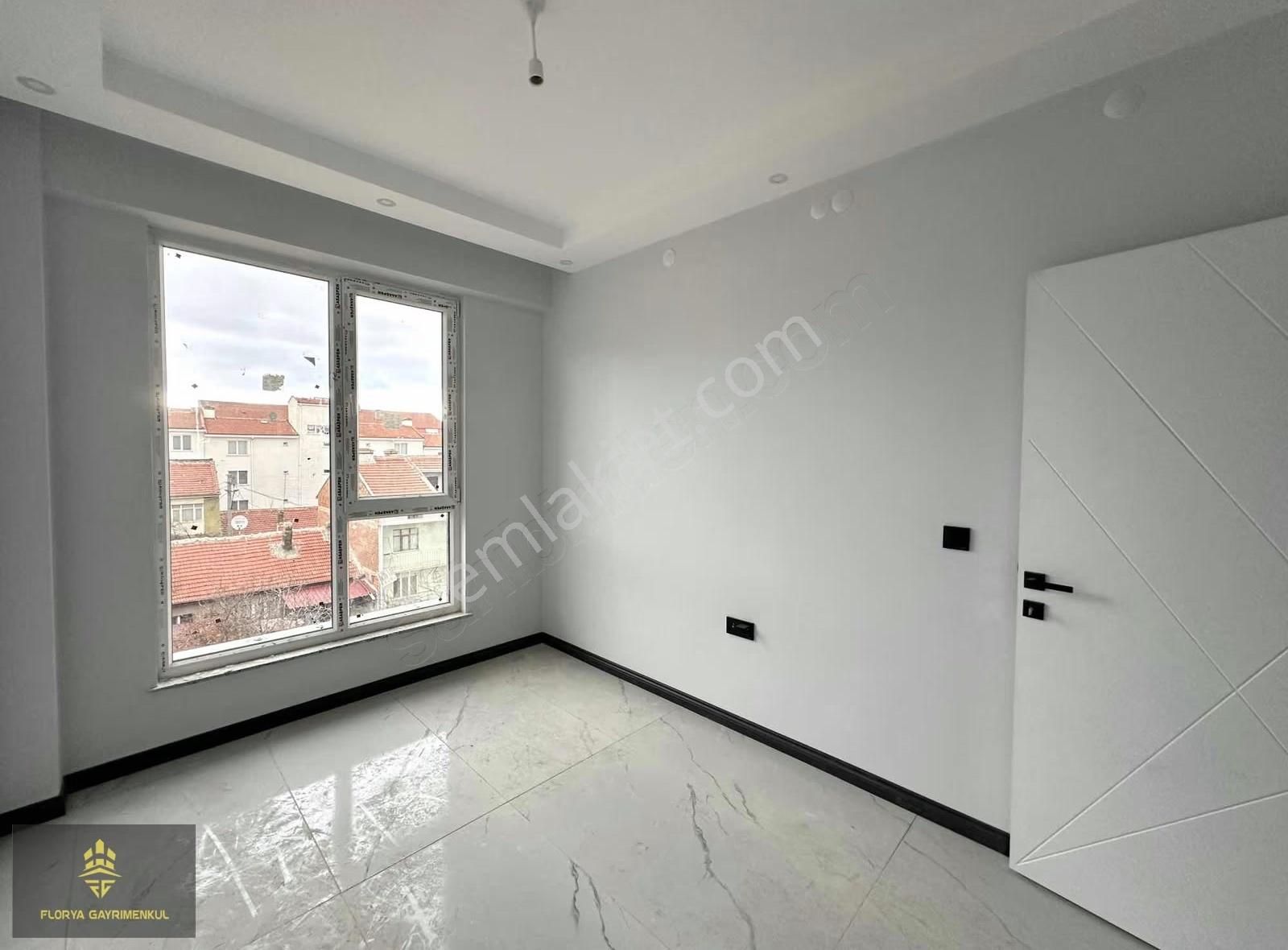 Yerden Isıtmalı Cam Balkonlu Giyinme Odalı Sıfır Geniş 2+0 - Görsel 9