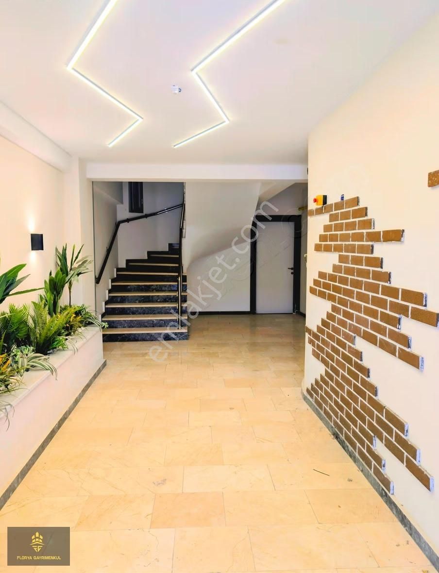 Üniversite Cepheli Lüks Eşyalı 1+1 Daire Asansör Ve Balkonlu - Görsel 23