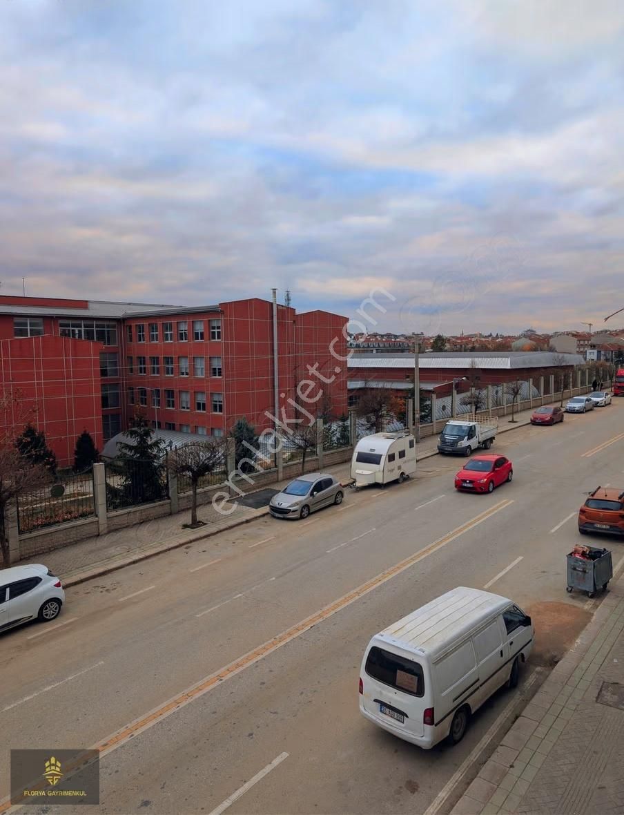 Üniversite Cepheli Lüks Eşyalı 1+1 Daire Asansör Ve Balkonlu - Görsel 14