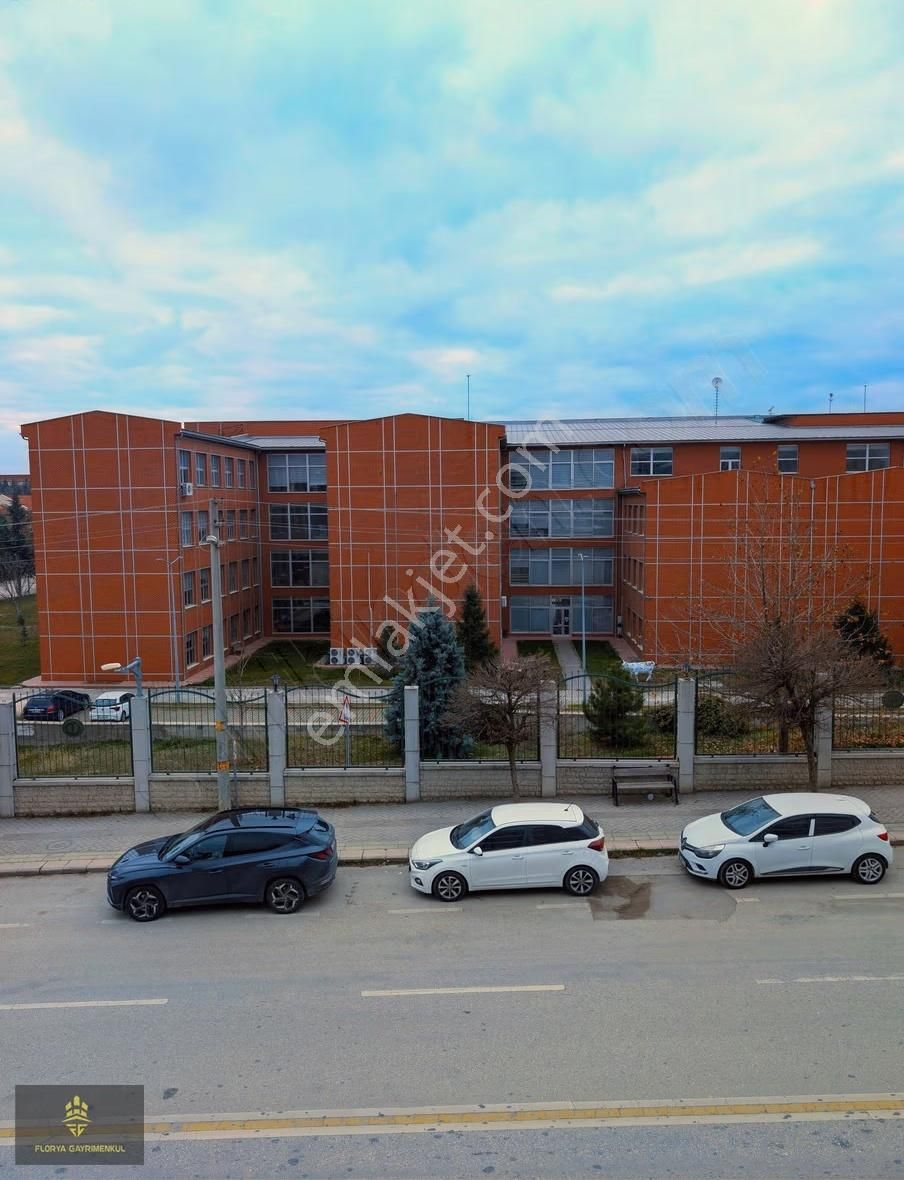 Üniversite Cepheli Lüks Eşyalı 1+1 Daire Asansör Ve Balkonlu - Görsel 6