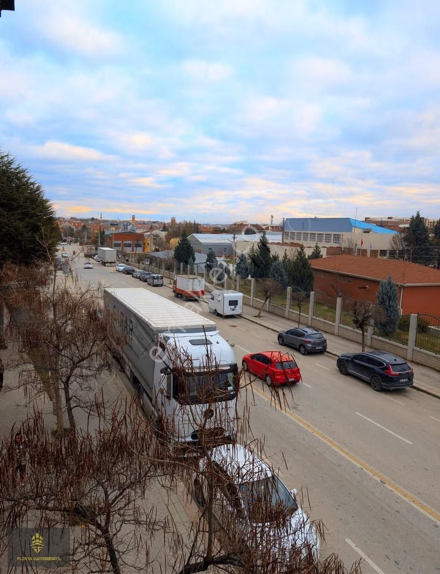 Üniversite Cepheli Lüks Eşyalı 1+1 Daire Asansör Ve Balkonlu - Görsel 18