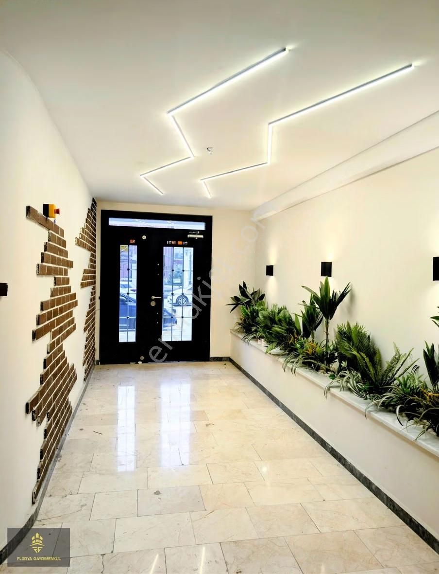 Üniversite Cepheli Lüks Eşyalı 1+1 Daire Asansör Ve Balkonlu - Görsel 2