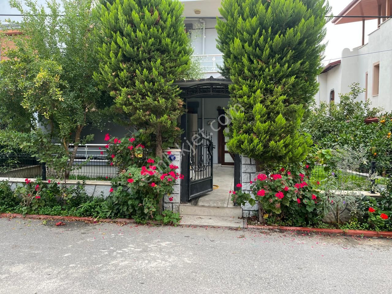 Sahibinden Denize 150 Metre, Nezih Ortamda 4+1 Eşyalı Yazlık - Görsel 3