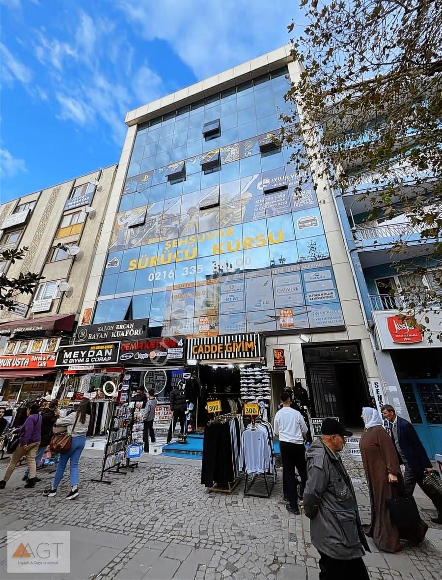 Agt'den Yamanevler Mah Cadde Üzeri 23m2 İçi Yapılı Kiralık Ofis