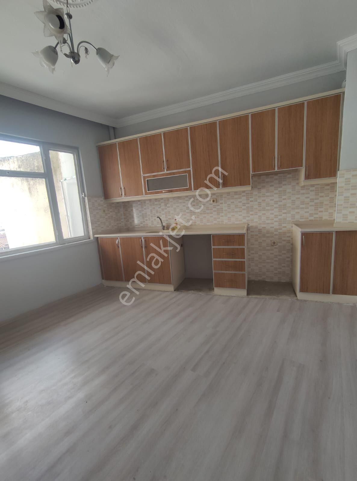 Acill Satılık Çarşı Merkezde 2+1 Ayrı Mutfak 105 M2 Masrafsız Fırsat Daire