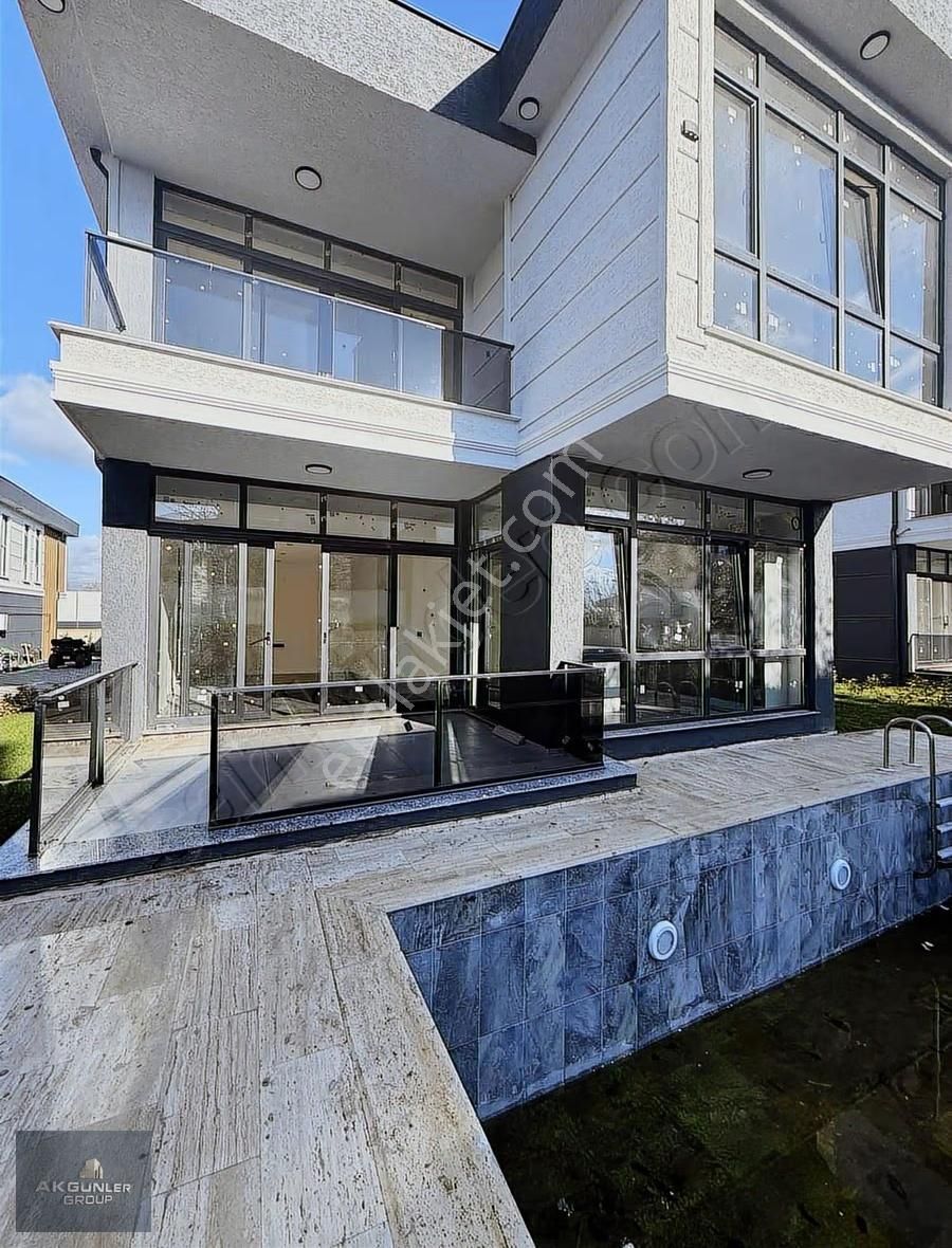 Çerkezköy Ambarderede Harika Konumda Özel Havuzlu Villa