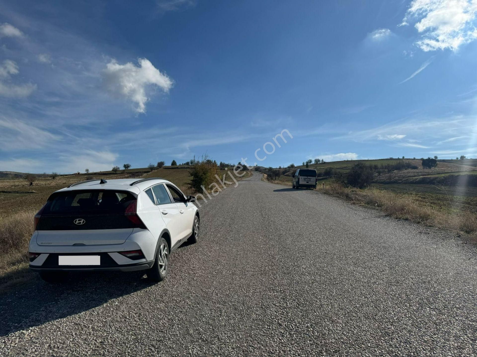 Asfalt Yola 90 Metre Cepheli Müstakil 5.000 M² Tarla