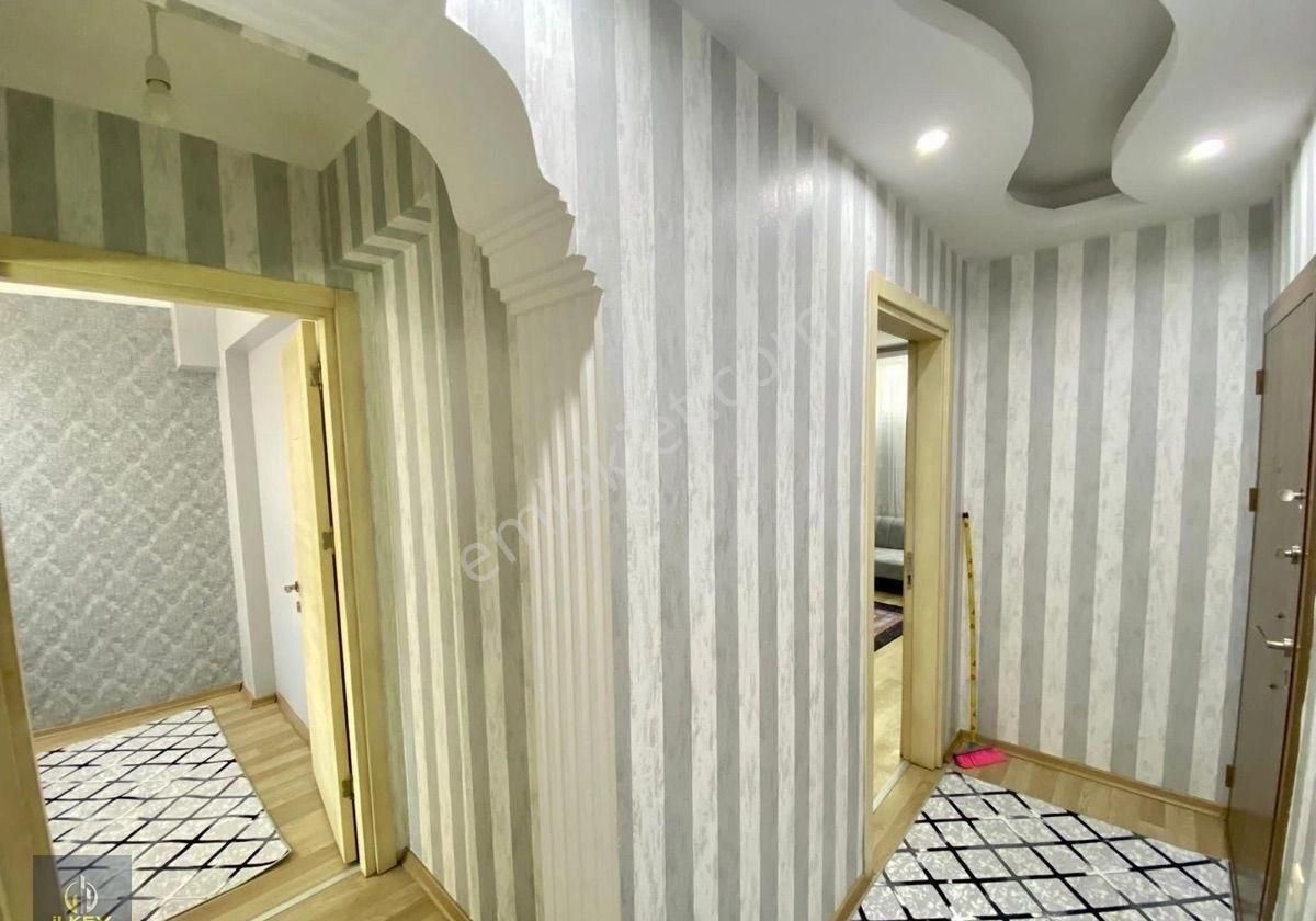 İlkev'den Buca Kuruçeşme Mahallesinde / Kampüs Ve Hasyaneye Yakın / Kiracılı / Bahçeli / Satılık 1+1 - Görsel 2