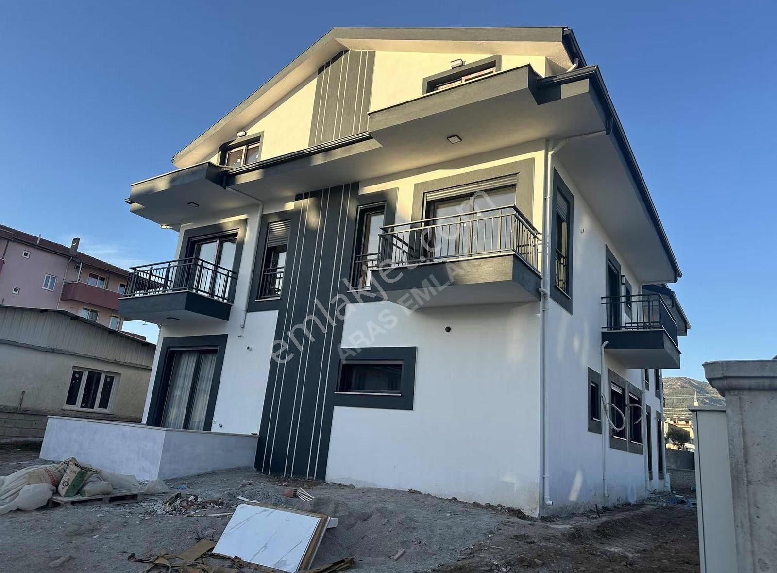 Aras'dan Çamköy Merkezde Geniş 1+1 Daire