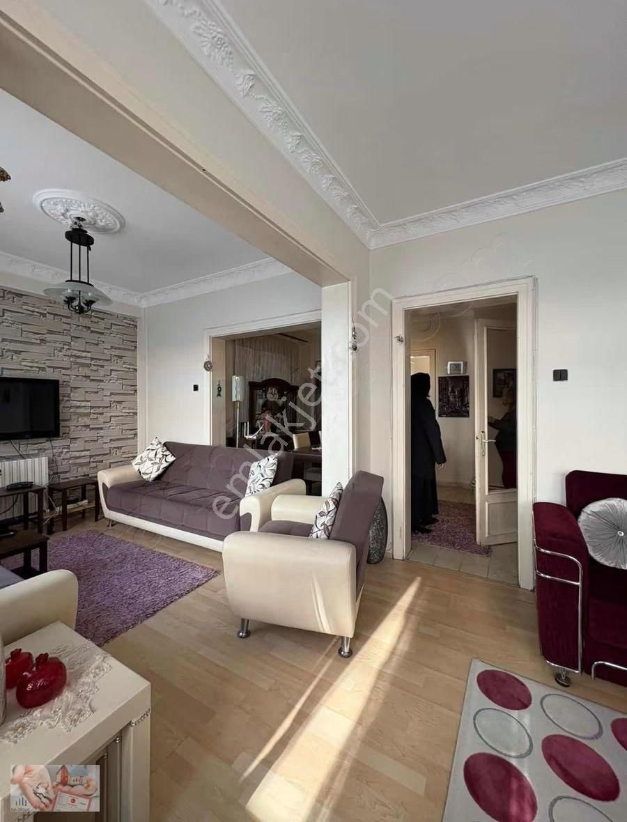 Şehremini 3+1 Acil Satılık Daire - Görsel 2