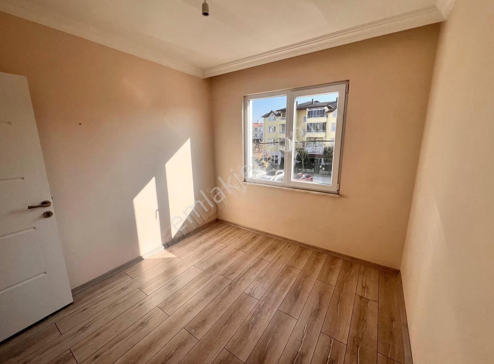 Emlaccar Dan Harika Konumda Ferah 3+1 Daire - Görsel 7