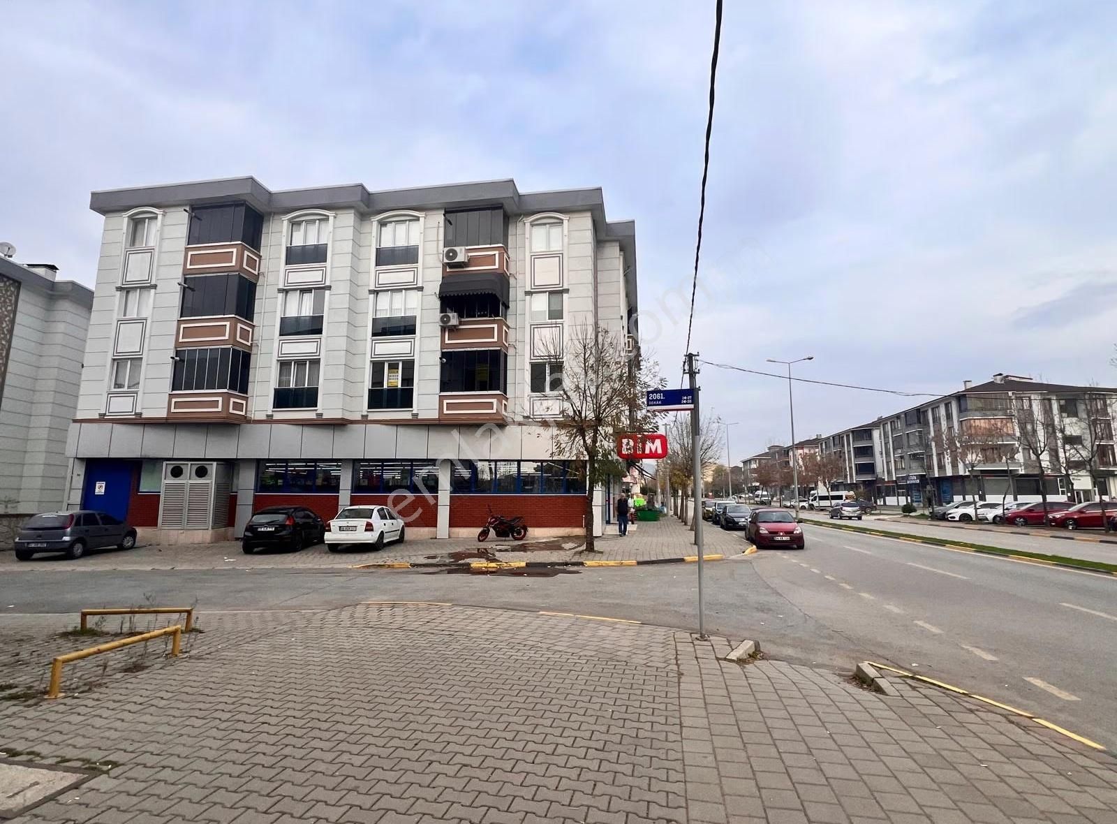 Emlaccar Dan Harika Konumda Ferah 3+1 Daire - Görsel 32