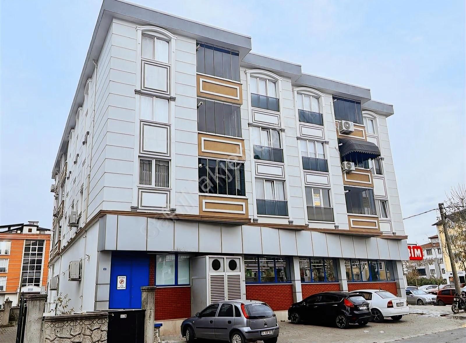 Emlaccar Dan Harika Konumda Ferah 3+1 Daire - Görsel 2