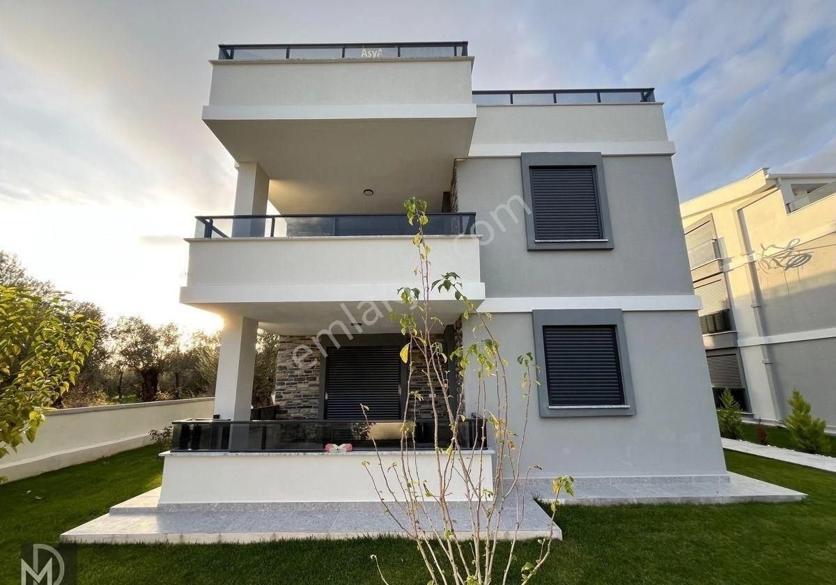 Altınoluk Narlı Sahilinde Muhteşem 4+1 Ayrı Mutfak Trıplex Villa - Görsel 23