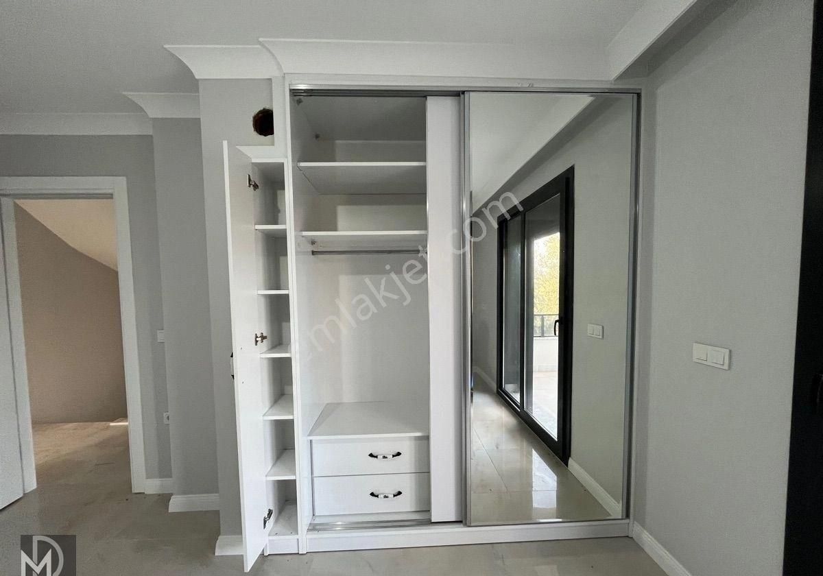 Altınoluk Narlı Sahilinde Muhteşem 4+1 Ayrı Mutfak Trıplex Villa - Görsel 20