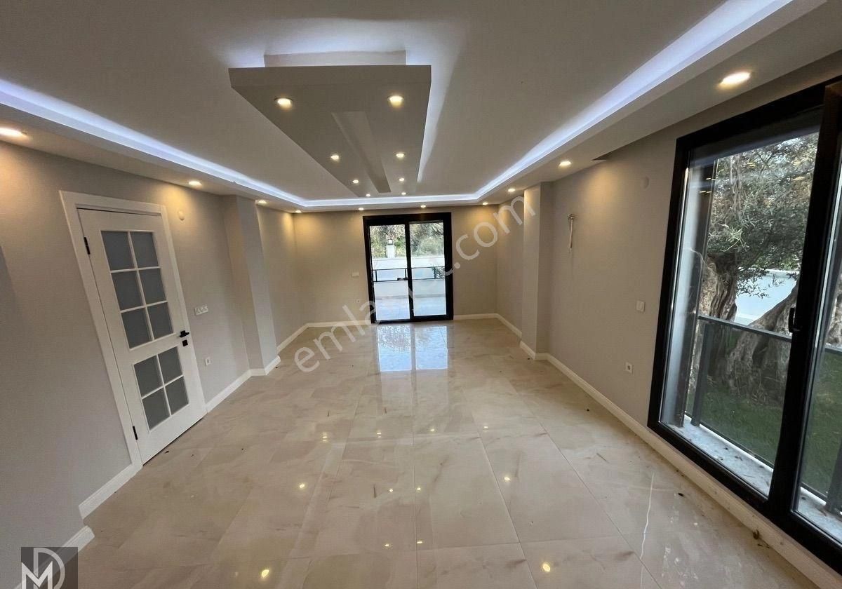 Altınoluk Narlı Sahilinde Muhteşem 4+1 Ayrı Mutfak Trıplex Villa - Görsel 7