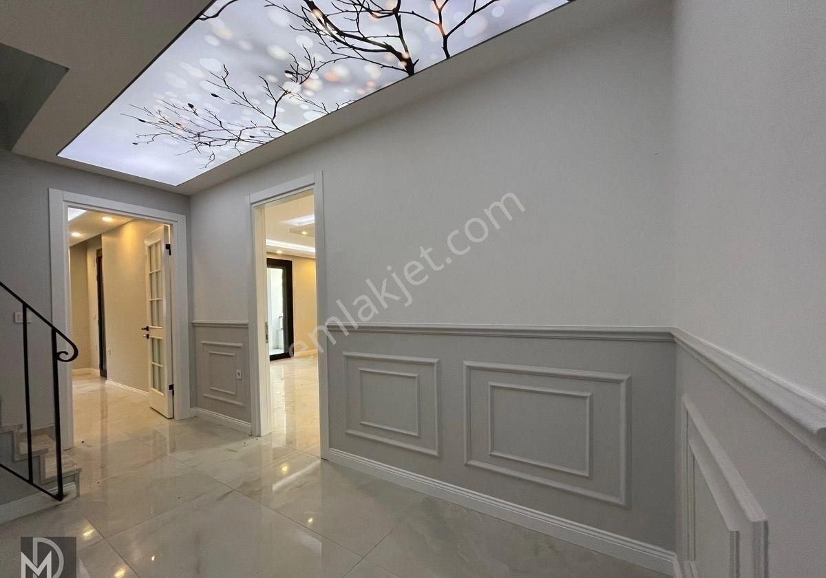 Altınoluk Narlı Sahilinde Muhteşem 4+1 Ayrı Mutfak Trıplex Villa - Görsel 2