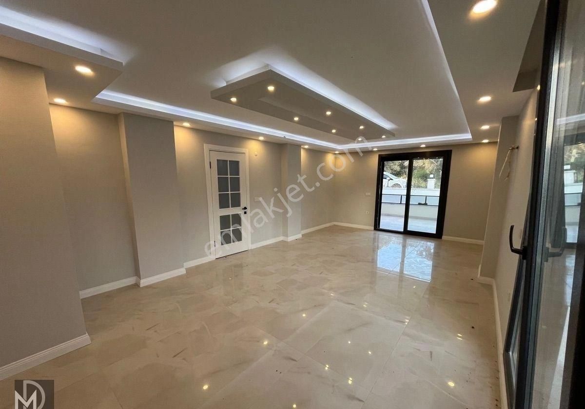 Altınoluk Narlı Sahilinde Muhteşem 4+1 Ayrı Mutfak Trıplex Villa - Görsel 13