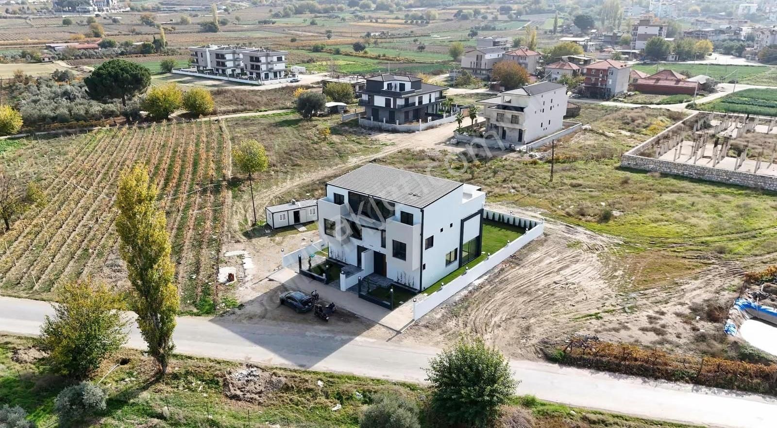 Havuzlu Tripleks 4+1 Konforlu Yaşam Sunan Satılık 310 M2 Villa - Görsel 17