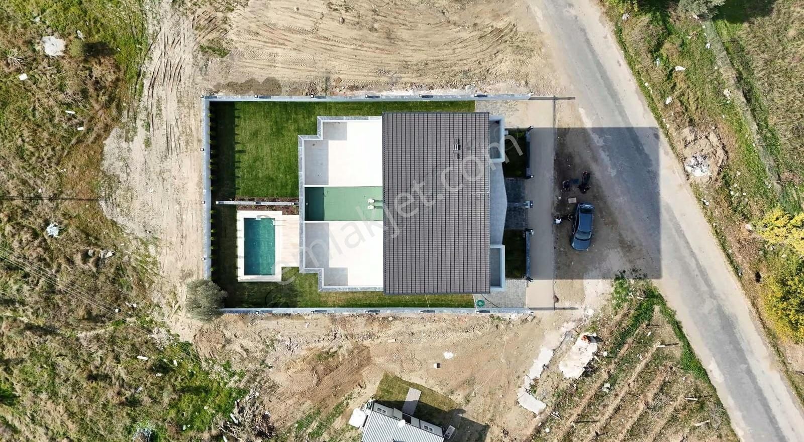 Havuzlu Tripleks 4+1 Konforlu Yaşam Sunan Satılık 310 M2 Villa - Görsel 10