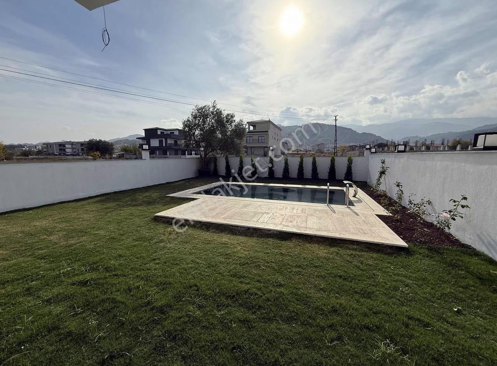 Havuzlu Tripleks 4+1 Konforlu Yaşam Sunan Satılık 310 M2 Villa - Görsel 6