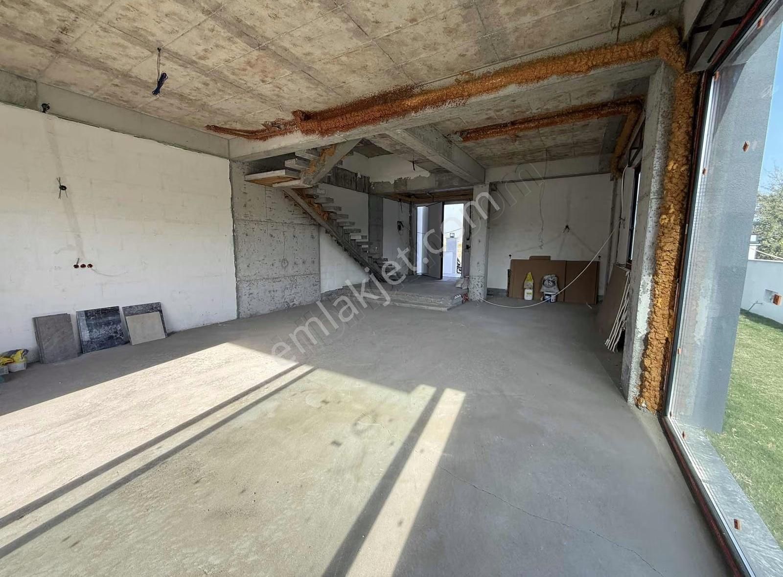 Havuzlu Tripleks 4+1 Konforlu Yaşam Sunan Satılık 310 M2 Villa - Görsel 13