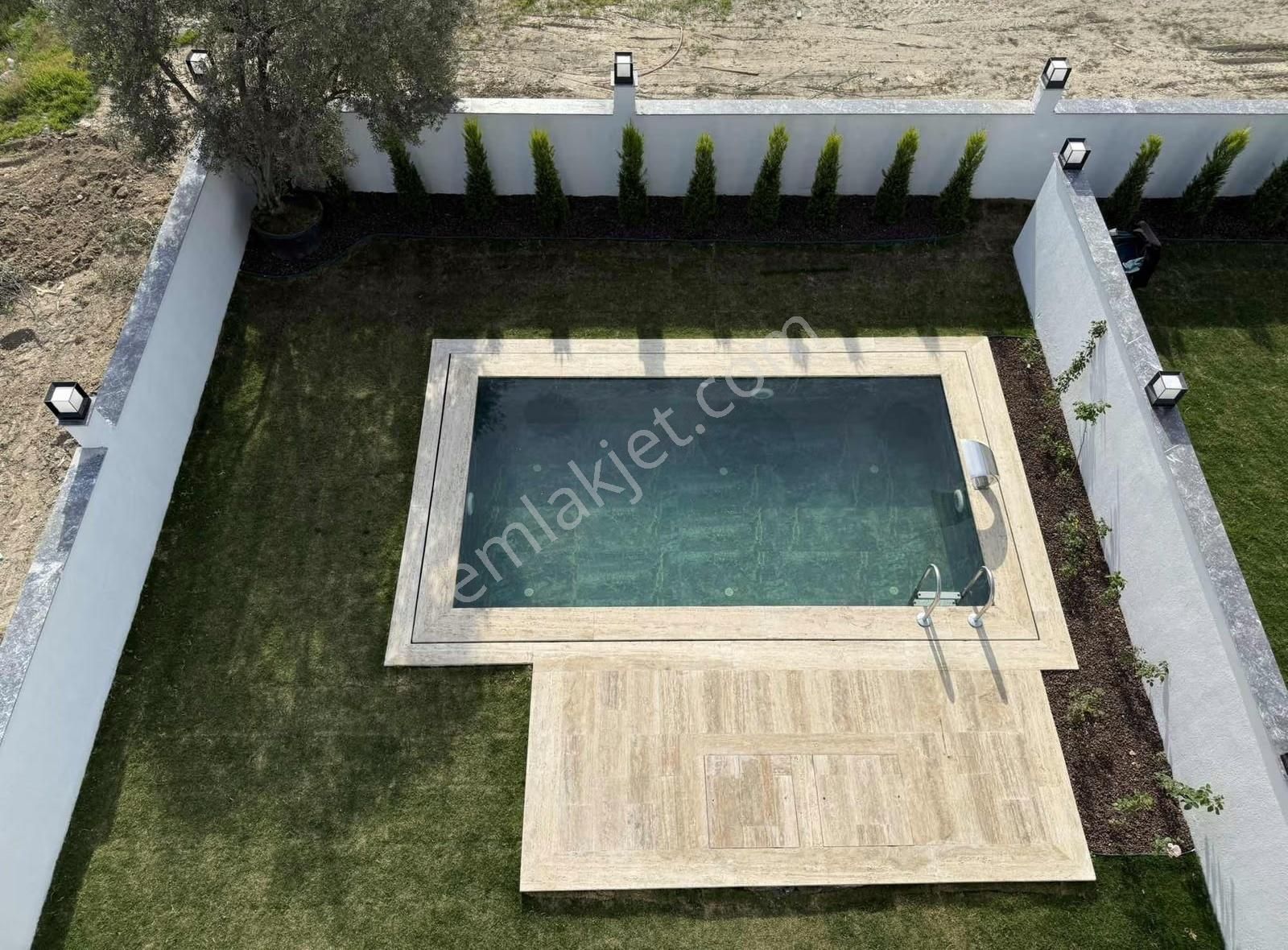 Havuzlu Tripleks 4+1 Konforlu Yaşam Sunan Satılık 310 M2 Villa - Görsel 15