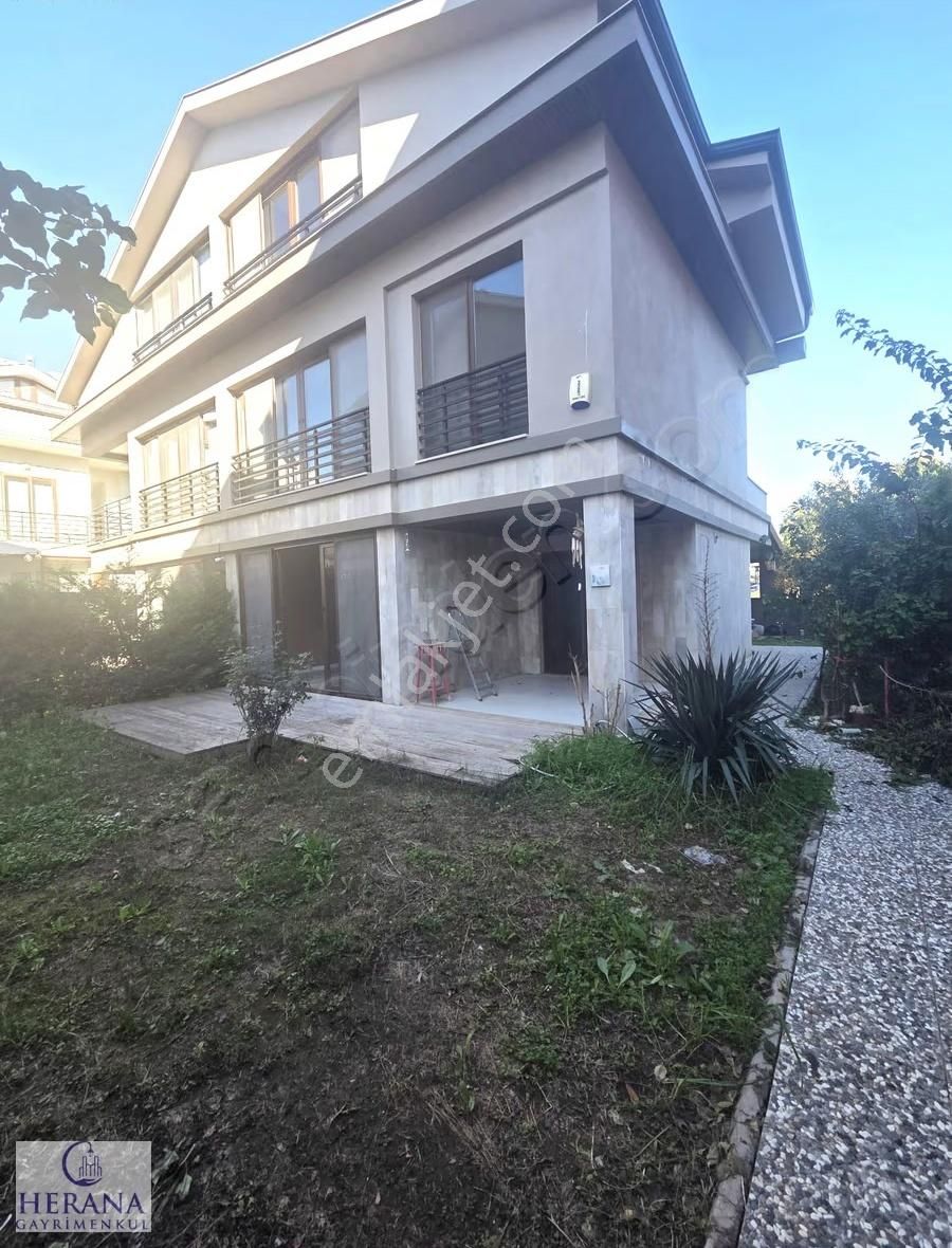 Plaja Yürüme Mesafesinde Müstakil Bahçeli 3+1 İkiz Villa