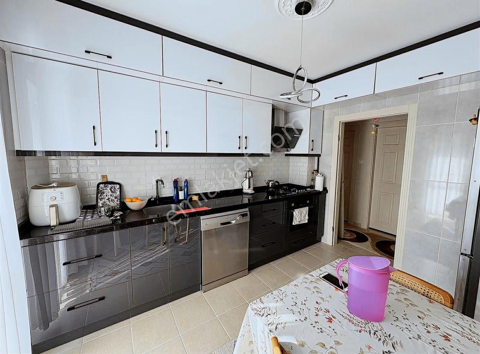 Derman'dan*full Yapılı*cadde Üstü*kök Tapu*iskanlı*güneybatı Cep