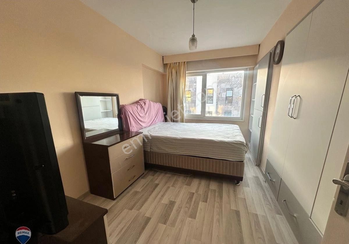 Satılık Kuşadası Merkezde Geniş 2+1 Daire - Görsel 3