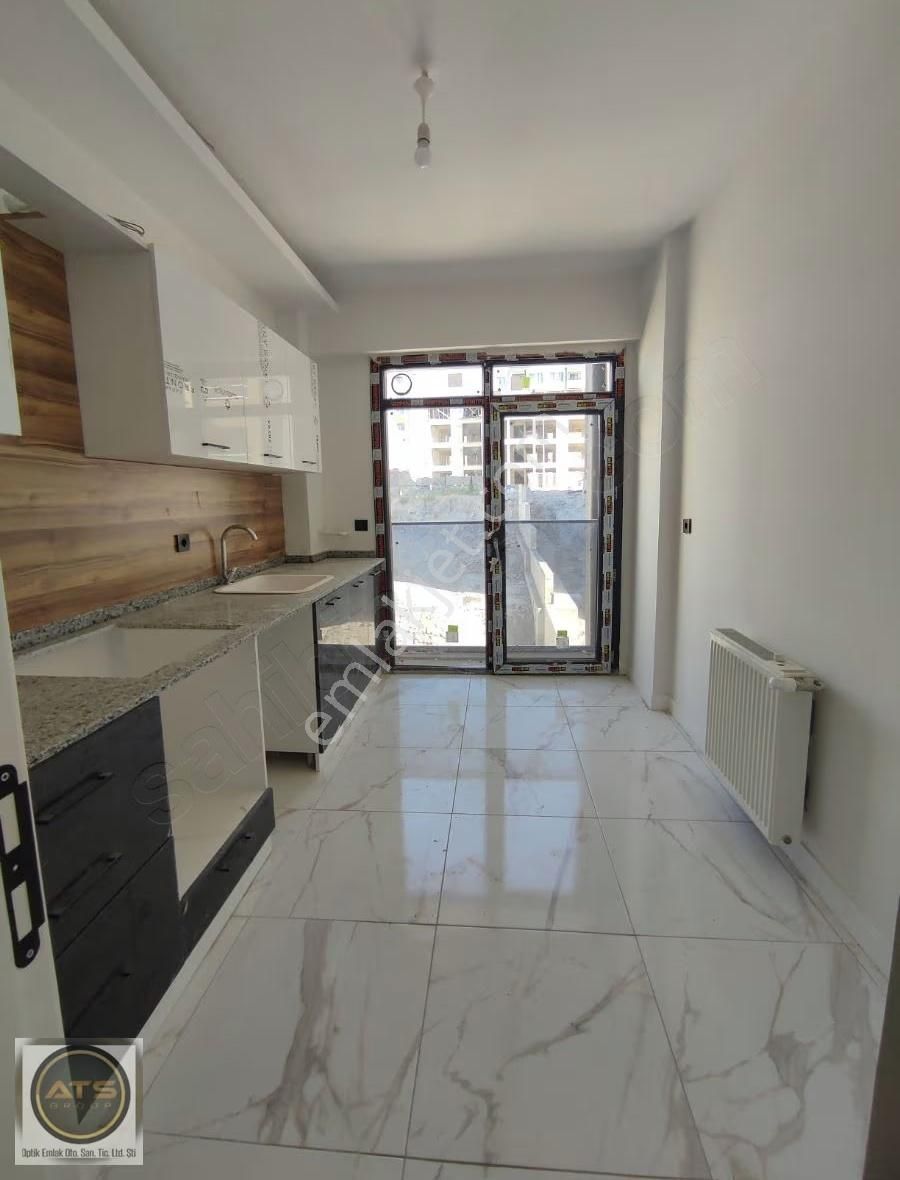 Talas'ta Çift Banyolu Sıfır Büyük 2,5+1 Daire