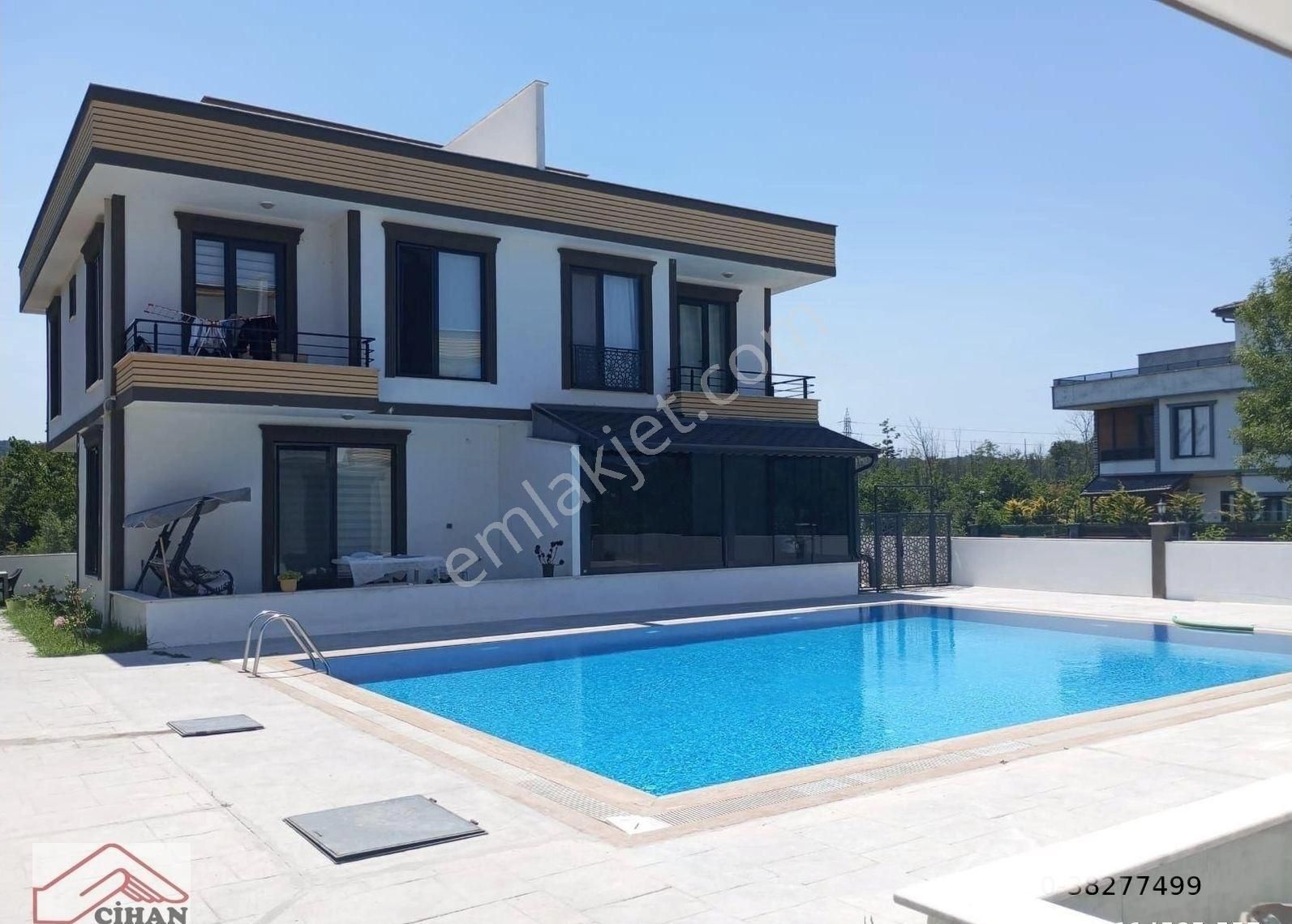 Aziziye Mah. Cadde Üzerinde Havuzlu Site İçerisinde 3+1 Tribleks - Görsel 2